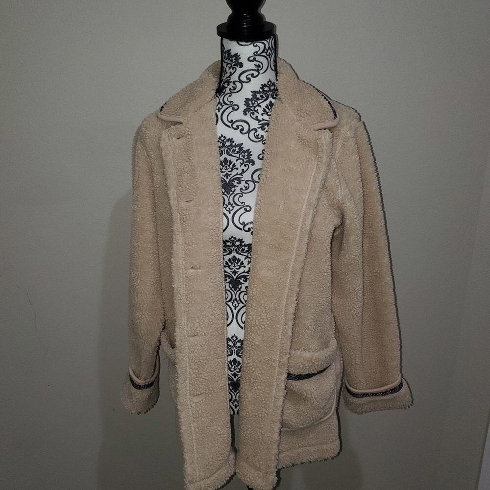 𝅺Blair small cream colored polyester sherpa jacket